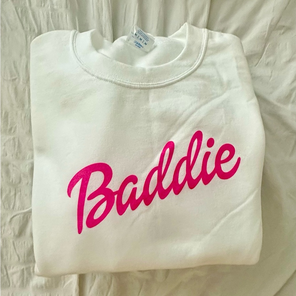 "Baddie" White Cropped Sweatshirt
